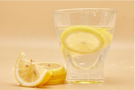 喝柠檬水的八大好处 女性吃柠檬的最佳时间 孕妇可以喝柠檬水吗