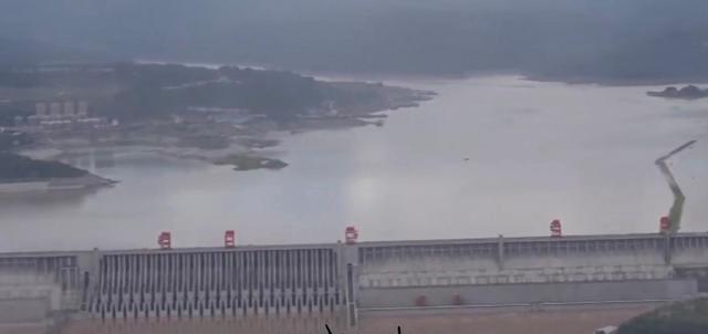 三峡大坝为什么能抵挡得住洪水而屹立不倒？原来选址才是最重要！