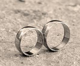 戒指带中指什么意思？十个手指带戒指的含义你知道吗？