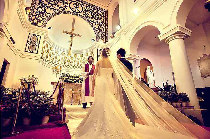 教堂婚礼举办一般价格多少？教堂婚礼都有哪些流程适合什么人