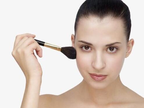 化妆搓泥是什么原因