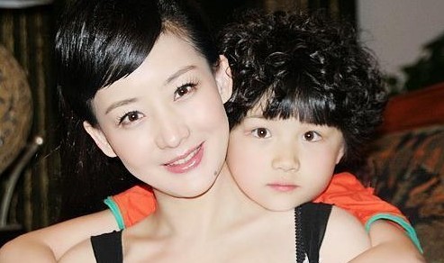 孙楠女儿买宝瑶现状，买宝瑶现在在哪上学上的什么大学？