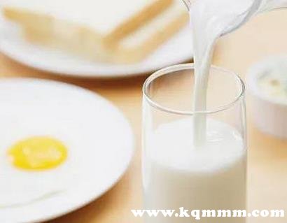 早餐吃水煮蛋和纯牛奶好吗，水煮鸡蛋能和牛奶一起吃吗