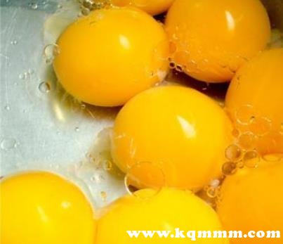 蛋黄油熬好是黑色的致癌吗，蛋黄油的副作用