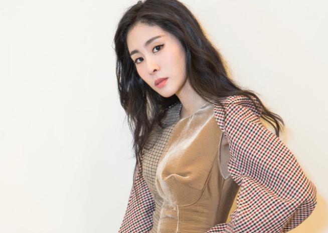 张碧晨中国好声音哪一期几年(张碧晨和谢娜谁名气大)