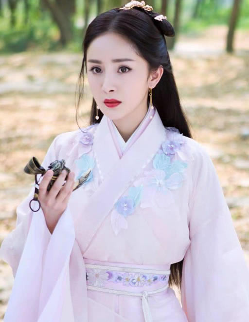 杨幂和唐嫣的关系现在还好吧?(杨幂现代电视剧大全)