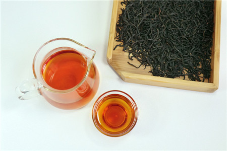 鹤冲天是什么茶，黄茶或普洱生茶！