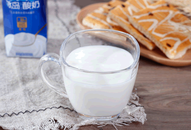 空腹喝牛奶好不好？牛奶的功效与作用有哪些？