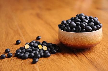 醋泡黑豆的正确做法与吃法，它的功效有哪些？