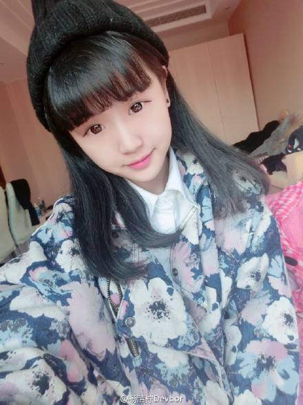 杨清柠以前全身的照片，软萌妹子一枚！