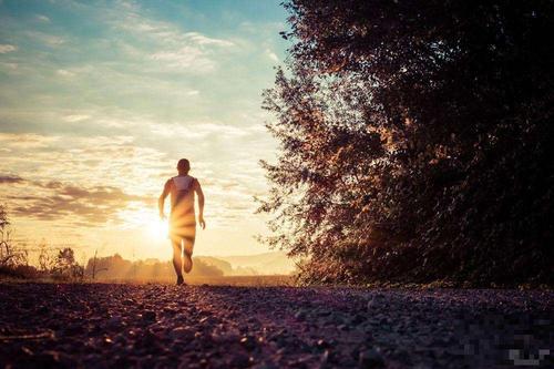 早晨空腹跑步好吗？如何让自己跑得更加健康！