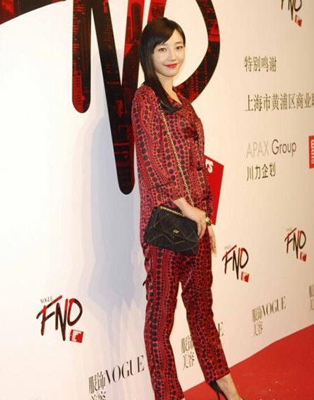 白百合街拍图片，穿衣品味佳！