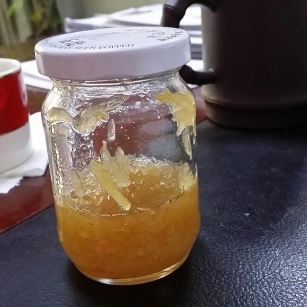蜂蜜柚子茶怎么做，柚子是连皮带肉一起和蜂蜜制作！