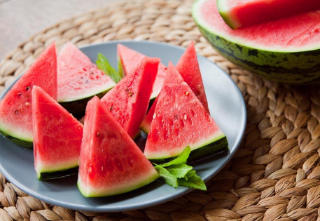 吃西瓜能减肥还是增肥，主要看怎么吃西瓜！