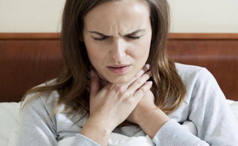 喉咙痒痒的老是想咳嗽是怎么回事，慢性咽炎的症状！
