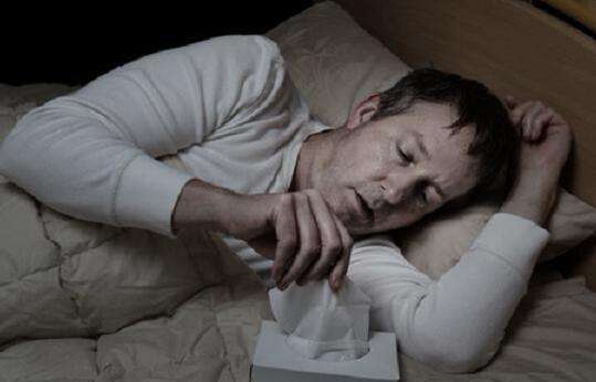 晚上睡觉出汗是什么原因男人，都是肾虚惹得祸!