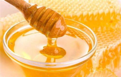 蜂蜜水怎样喝减肥？蜂蜜的作用是什么？
