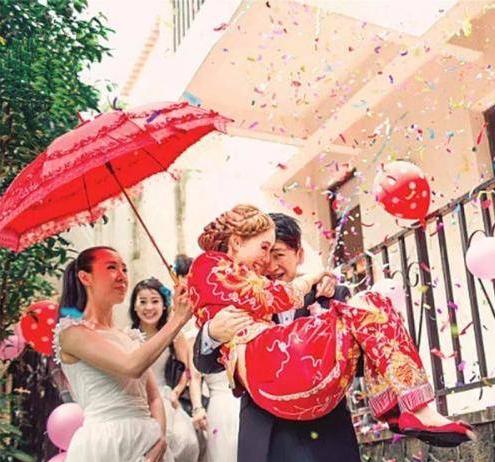 结婚为什么不能用折叠的雨伞,结婚撑红伞的禁忌还有那些?_首发网 结婚为什么不能用折叠的雨伞,结婚撑红伞的禁忌还有那些?