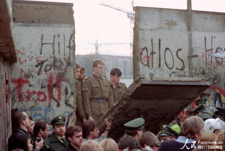 柏林墙是否在柏林市内？柏林墙倒塌当天实拍画面图