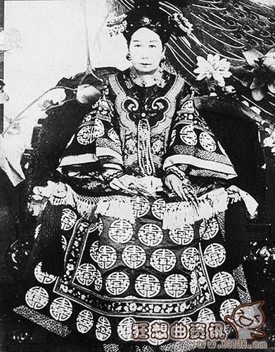 慈安和慈禧两人是亲姐妹吗? 慈安和慈禧谁的权利更大?_首发网 慈安和慈禧两人是亲姐妹吗? 慈安和慈禧谁的权利更大?