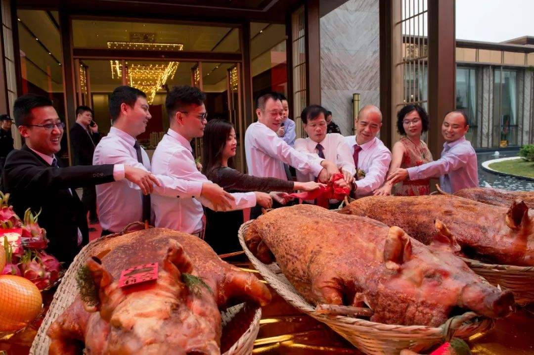 开业拜神切烧猪仪式是怎样的，切乳猪吉利话有哪些？