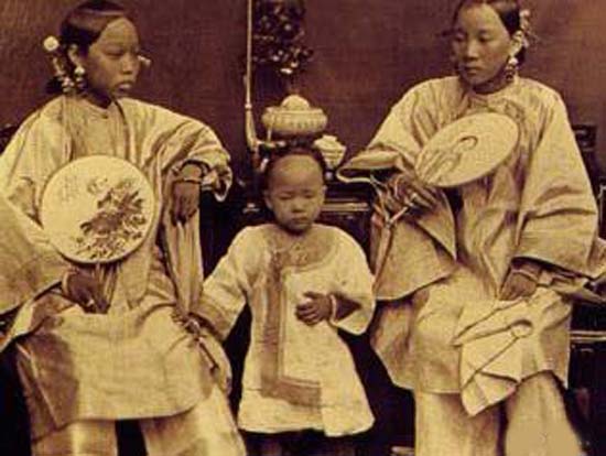 清朝乾隆皇帝与妃子画像曝光，清代女人老照片
